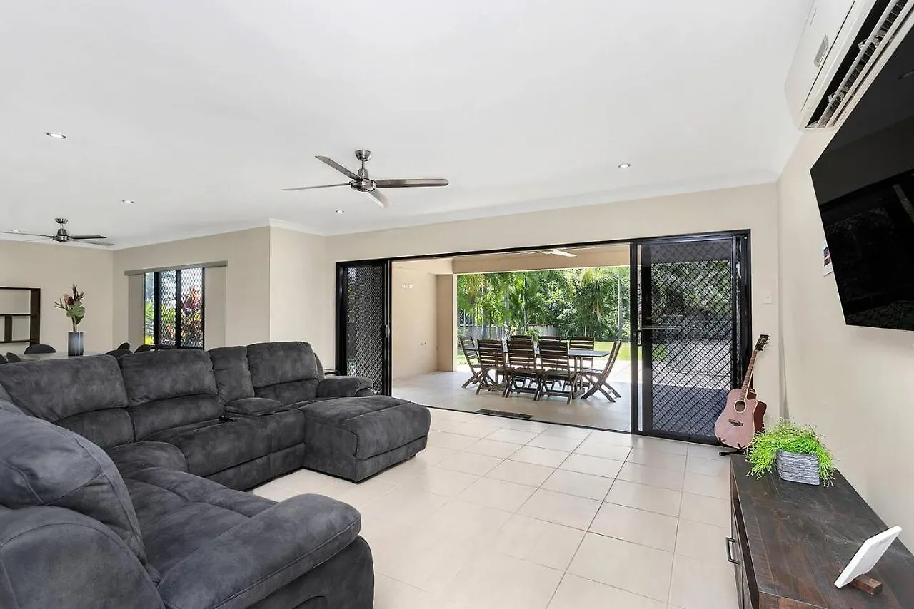 'Coco Tierra' Expansive Cairns Oasis With Pool Villa Smithfield