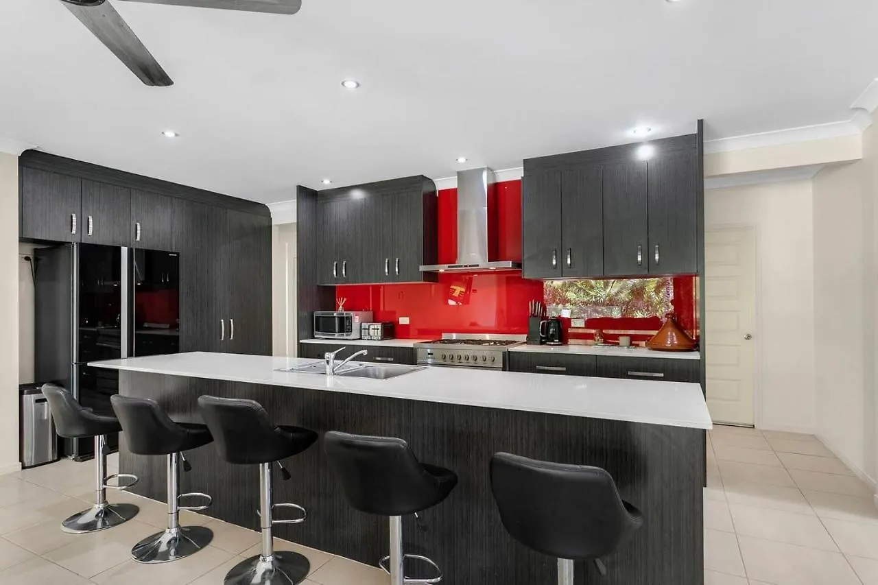 'Coco Tierra' Expansive Cairns Oasis With Pool Villa Smithfield