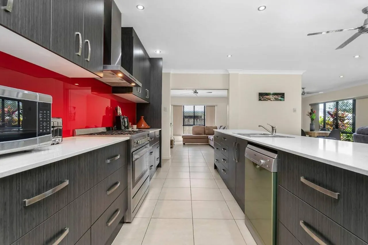 'Coco Tierra' Expansive Cairns Oasis With Pool Villa Smithfield