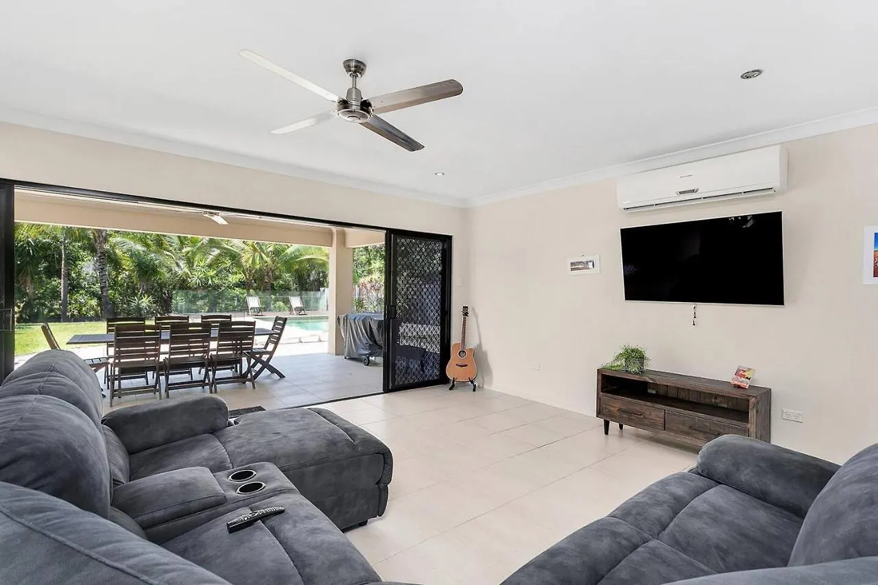 'Coco Tierra' Expansive Cairns Oasis With Pool Villa Smithfield