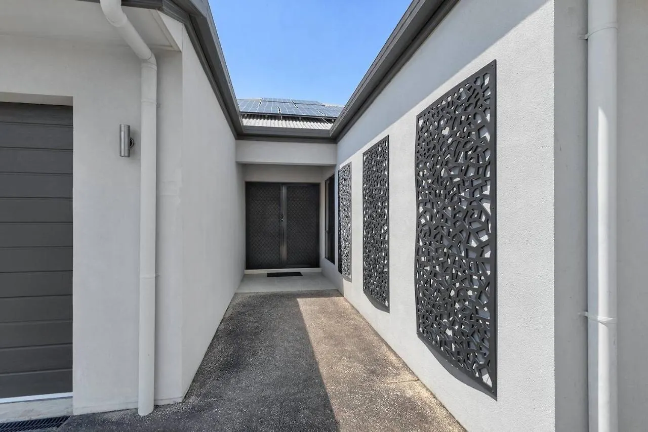 'Coco Tierra' Expansive Cairns Oasis With Pool Villa Smithfield Australia