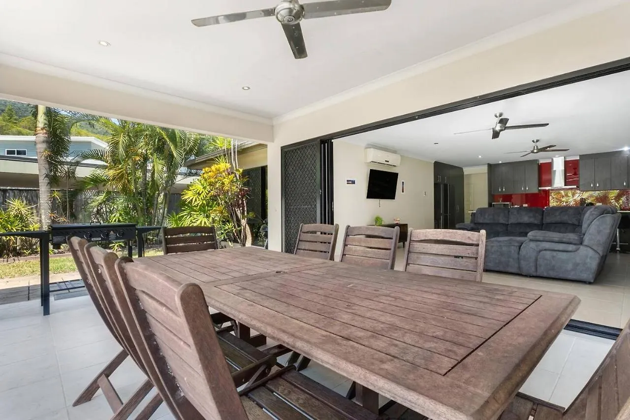 'Coco Tierra' Expansive Cairns Oasis With Pool Villa Smithfield