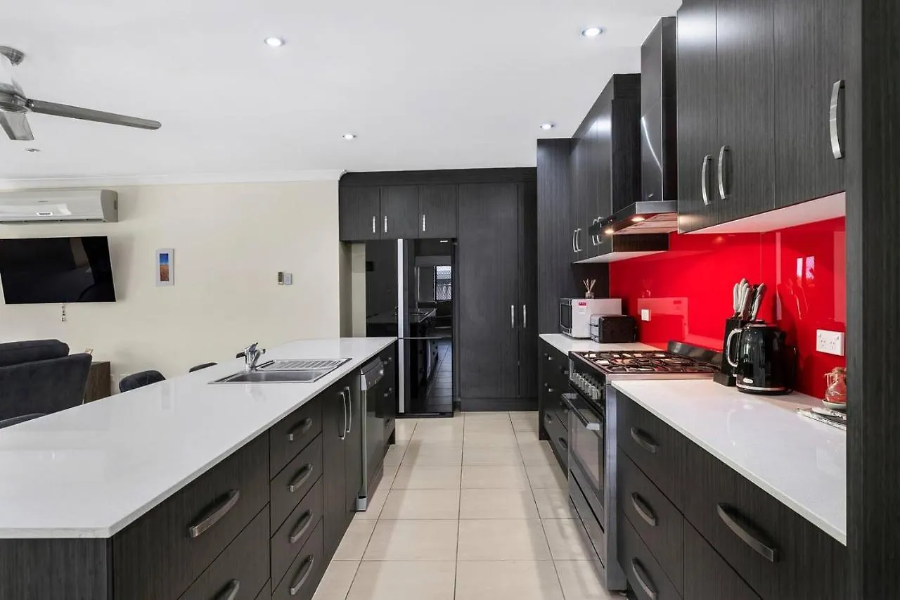 'Coco Tierra' Expansive Cairns Oasis With Pool Villa Smithfield 0*,